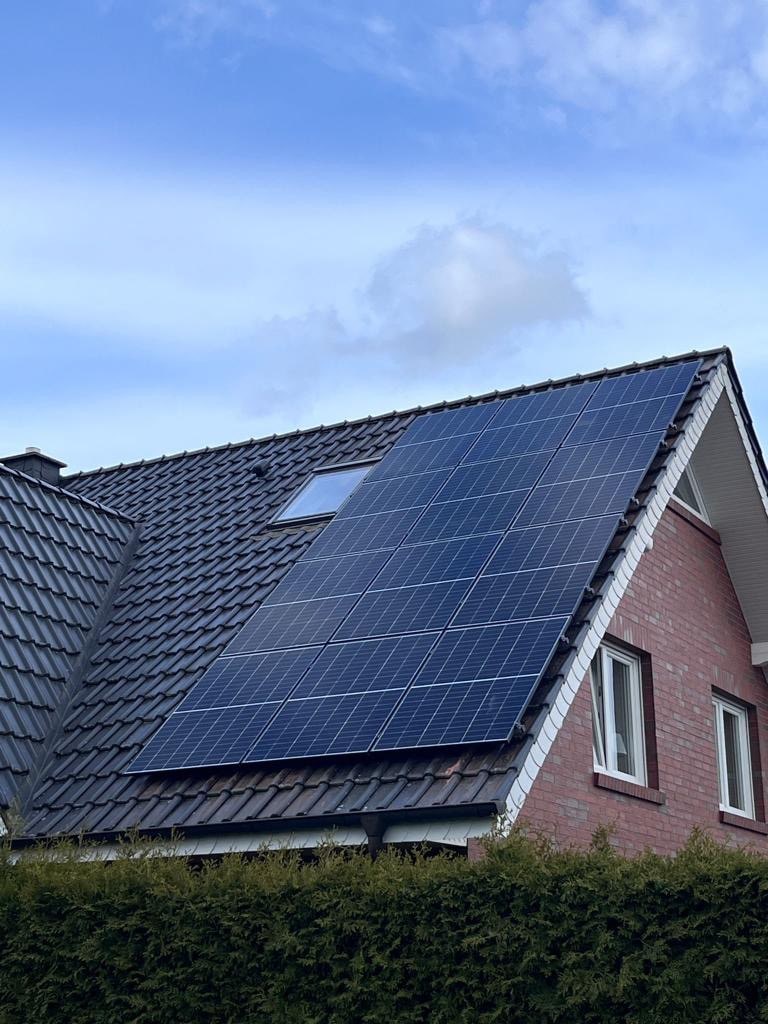 Photovoltaik Solarzellen auf Dach